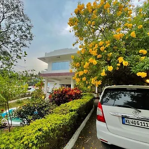 Chandana Tourist Hotel
